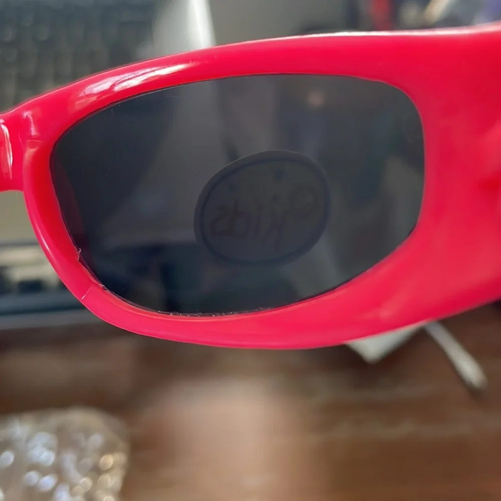 Kids hot pink sunglasses IOP
